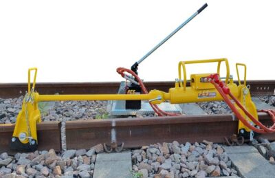 Morsetto idraulico per avvicinamento e allontanamento rotaie MI 8 - immagine 2