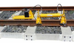 Tendeur hydraulique pour rapprocher ou éloigner les rails MI 8
