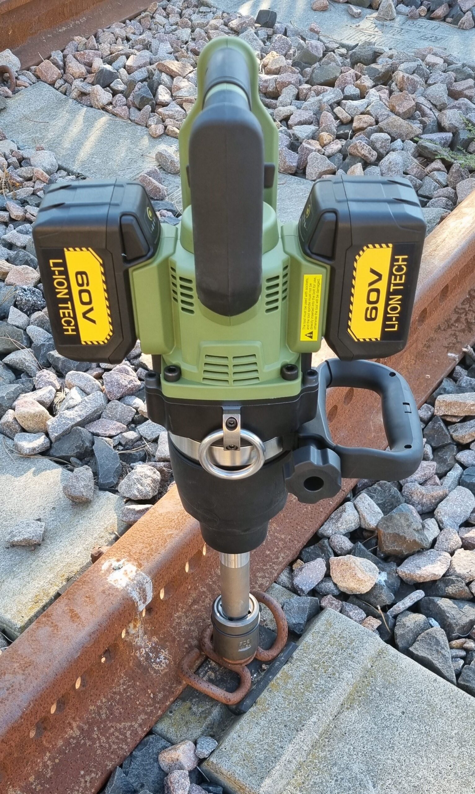 MAV 4000 B - Battery powered portable impact wrench